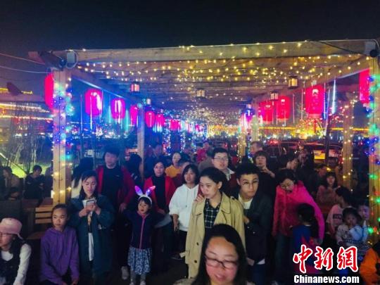 正定古城的夜景成为当地的一张旅游名片 刘志凌 摄