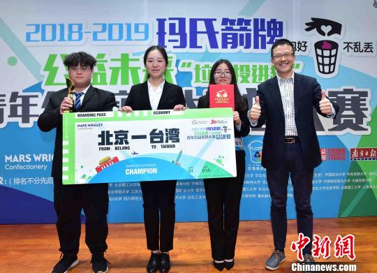 获奖学生代表合影。　主办方供图 摄