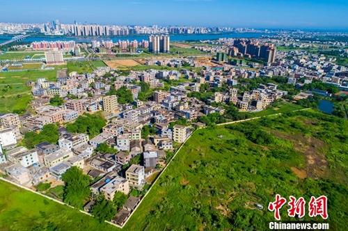 资料图：航拍海口江东片区。/p中新社记者 骆云飞 摄