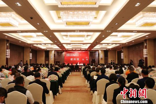 4月18日下午，由江西省台办、江西省商务厅主办的2019东莞(江西)招商引资推介会在东莞市举行。　刘占昆 摄
