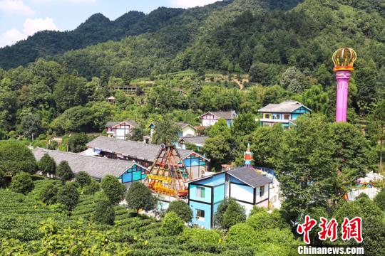 图为贵州省遵义市湄潭县七彩部落。瞿宏伦 摄