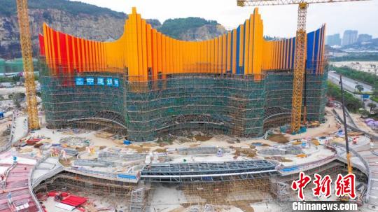 珠海长隆剧院将于今年内正式建成并投入启用。　麦念萍 摄