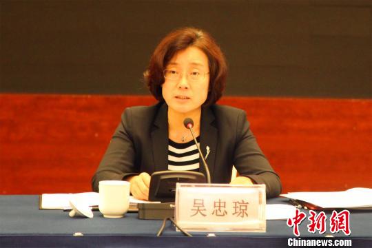 大会组委会常务副主任、秘书处秘书长、江西省副省长吴忠琼讲话。　李驭 摄