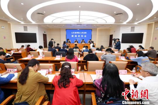 山东高院制定《服务保障民营经济高质量发展十条》(以下简称《十条》)，保障民营经济健康发展。　韩国健 摄