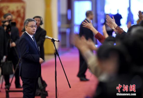 图为中国银行保险监督管理委员会主席郭树清。/p中新社记者 侯宇 摄
