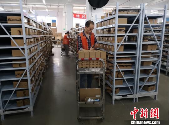 图为：位于秀洲南部空港物流平台的“可得眼镜电商物流基地” 范宇斌 摄