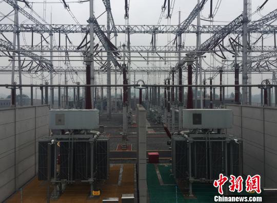 图为500千伏铜梁变电站。国网重庆市电力公司供图