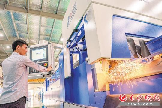 　　大族激光长沙工厂开拓长沙智能制造“新蓝海”。　　陈飞 摄