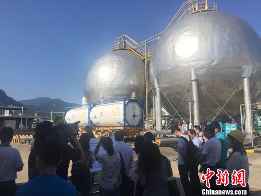 图为惠州大亚湾石化区的惠州凯美特气体有限公司二氧化碳废气“垃圾回收站” 宋秀杰 摄