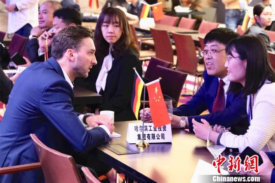 企业洽谈合作 主办方供图 摄