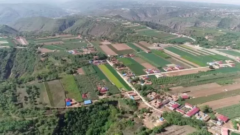 贫困户变“股东”:年分红15%,帮养猪还多赚 贫困户变“股东”:年分红15%,帮养猪还多赚