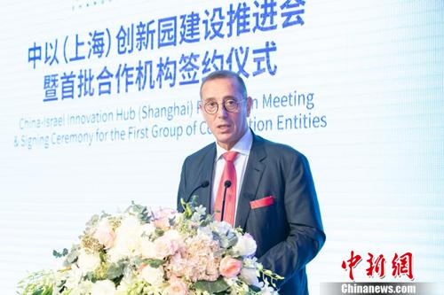 以色列驻华大使何泽伟出席仪式并致辞。张春海