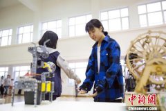 智能电动车、水下机器人等中学生科技“智造”在京展示