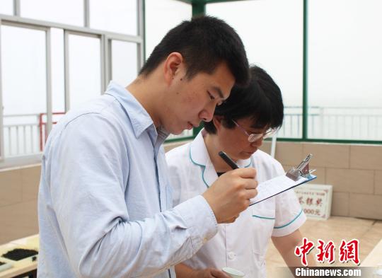 图为专家评审现场。　叶茂 摄