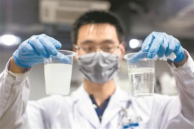 纳米涂层黑科技渐成生活“刚需” 倾泻而下的水“来去无痕”