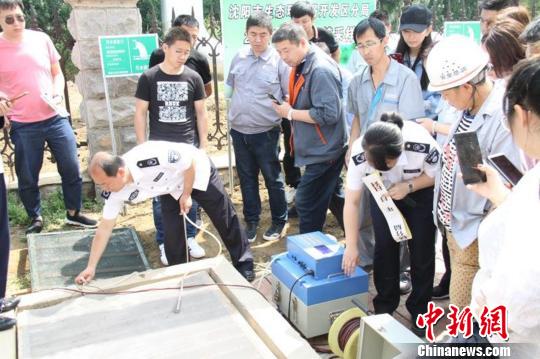 水自动检测采样设置现场。　赵桂华 摄