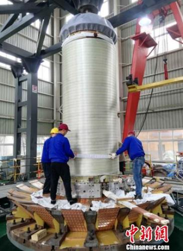 环流器二号M(HL-2M)装置主机线圈系统生产装配现场。 李友伟 摄 环流器二号M(HL-2M)装置主机线圈系统生产装配现场。 李友伟 摄