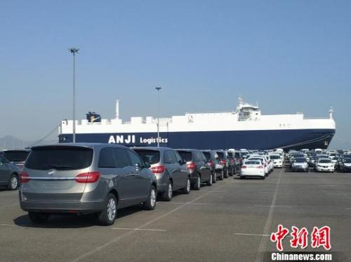 汽车码头。 臧永亮 摄 汽车码头。 臧永亮 摄