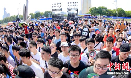 现场参加活动的一众水友