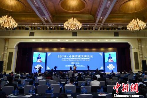 14日晚，由国务院新闻办公室、西藏自治区人民政府联合主办的“2019·中国西藏发展论坛”在拉萨闭幕。　何蓬磊 摄