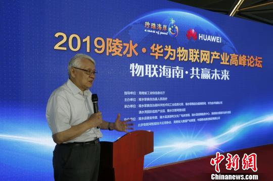 中国科学院院士姚建铨出席论坛并发表演讲。　王晓斌 摄