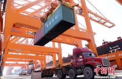 粤东首个10万吨级集装箱码头投入试运营